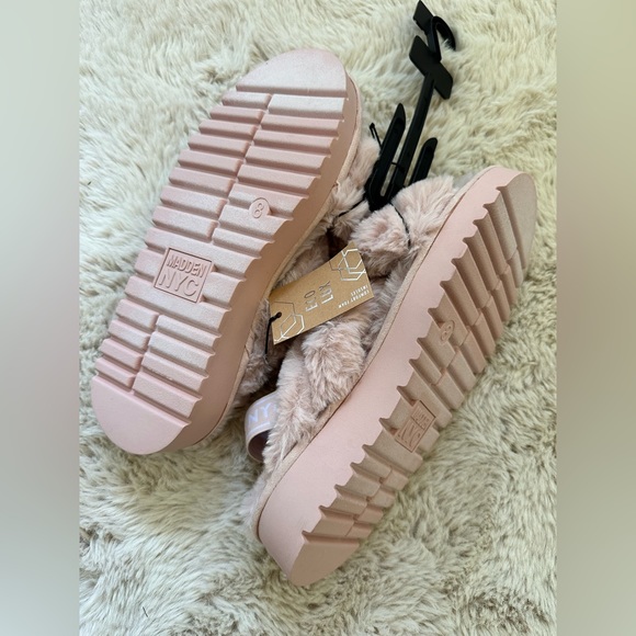 Fuzzy Sandals - Picture 2 of 4